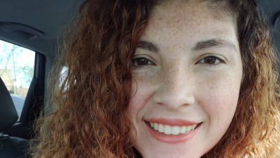 Selfie of Alexis Ruiz in the car